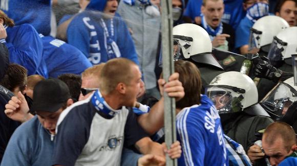 Name:  schalke-ueber-polizeieinsatz---unverhaeltnismaessig--image_580x325.jpg
Hits: 198
Gre:  36,6 KB