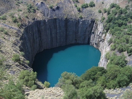 Name:  800px-big-hole-kimberley-tm.jpg
Hits: 4614
Gre:  85,4 KB