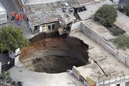 Name:  guatemala-sink-hole-2-tm.jpg
Hits: 5430
Gre:  77,8 KB