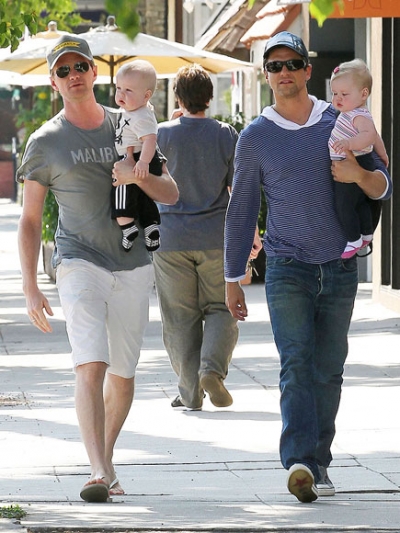 Name:  2011-10-06-10-57-30-2-on-october-12-neil-patrick-harris-and-david-burtk.jpeg
Hits: 101
Gre:  182,3 KB
