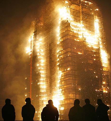 Name:  windsor-tower-madrid-ablaze.jpg
Hits: 1499
Gre:  46,3 KB