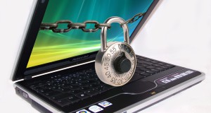 Sicher im Netz: Computer vor Gefahren aus dem Netz schützen (Bild: Antje Delater / pixelio.de)